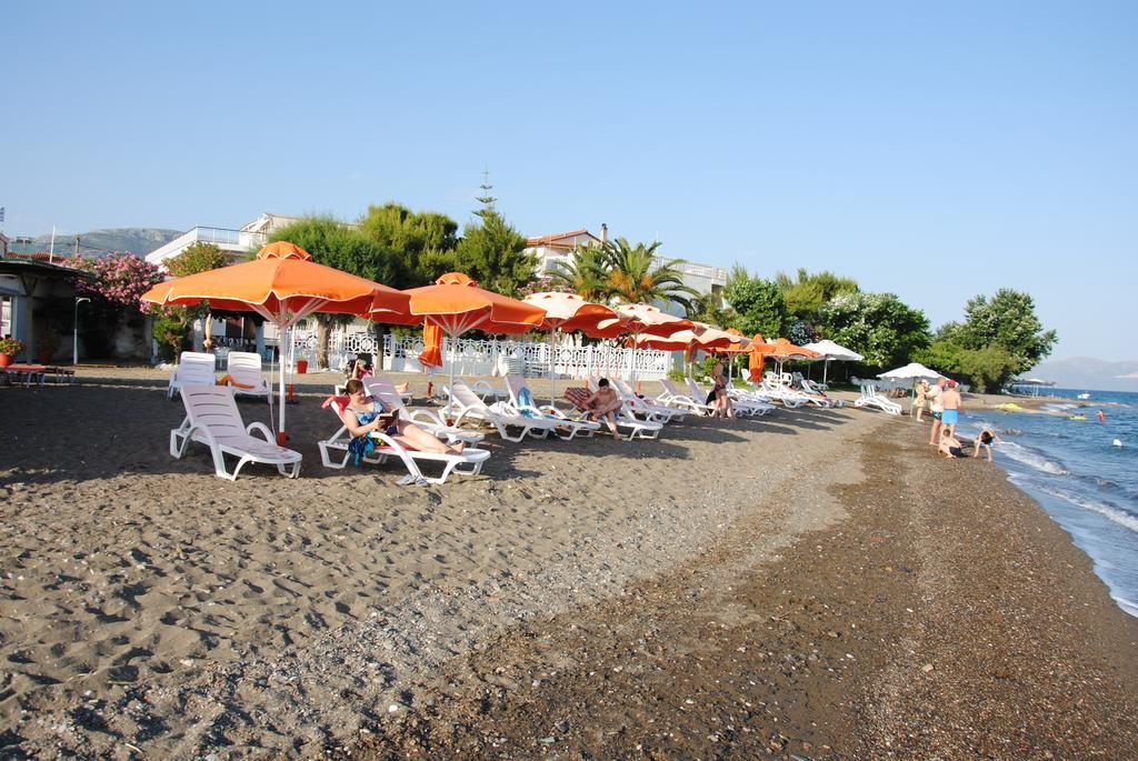 Akrogiali Beach Rooms Amarynthos Esterno foto