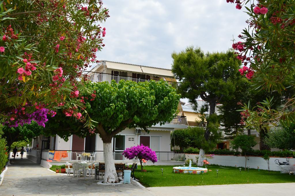 Akrogiali Beach Rooms Amarynthos Esterno foto