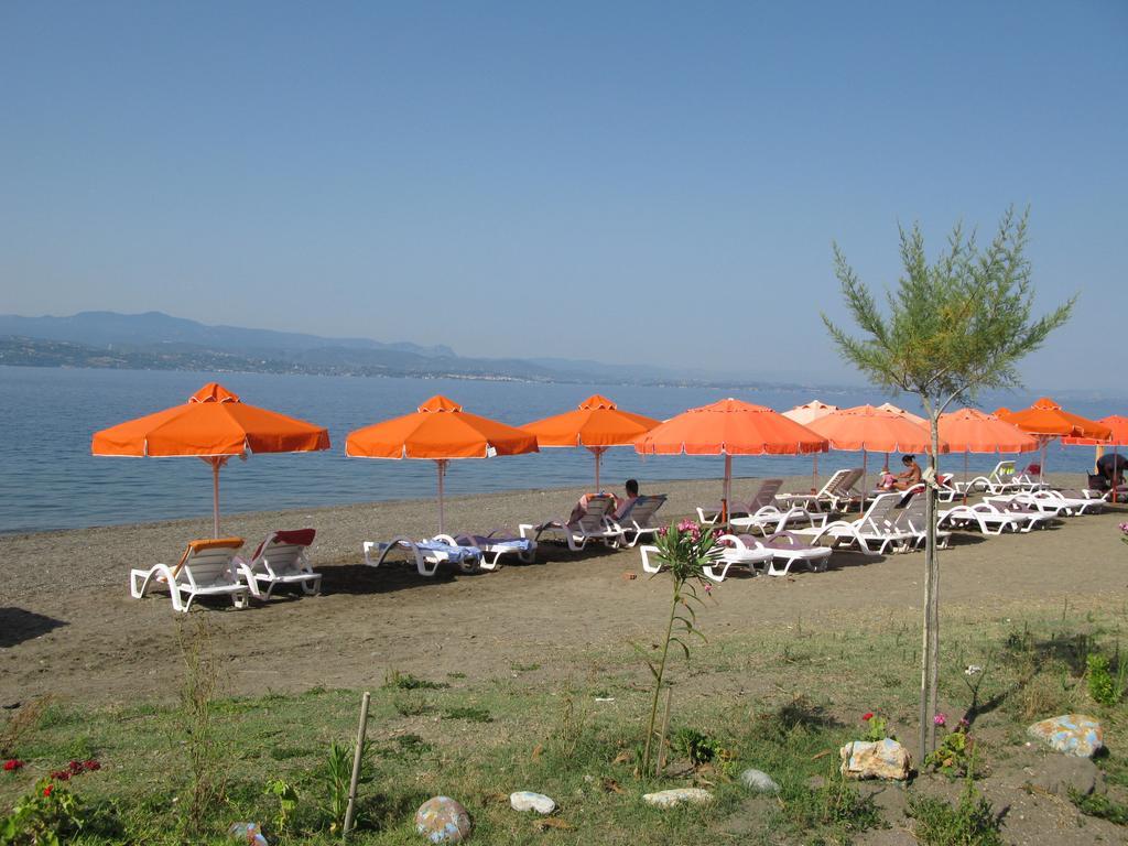 Akrogiali Beach Rooms Amarynthos Esterno foto