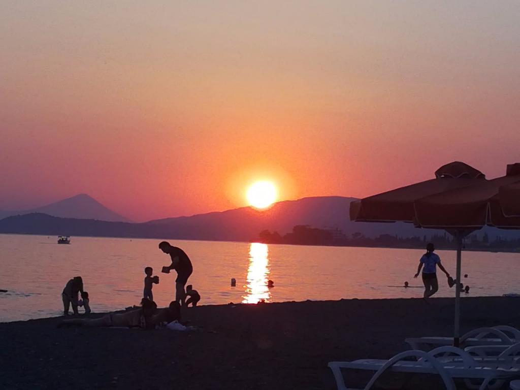 Akrogiali Beach Rooms Amarynthos Esterno foto