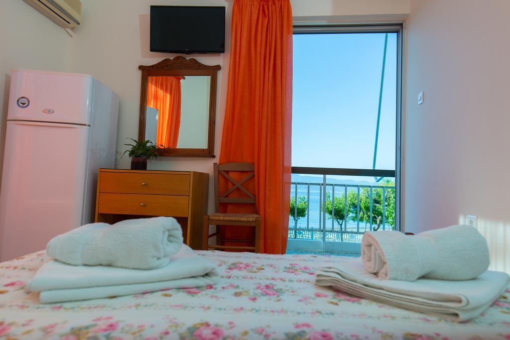 Akrogiali Beach Rooms Amarynthos Esterno foto